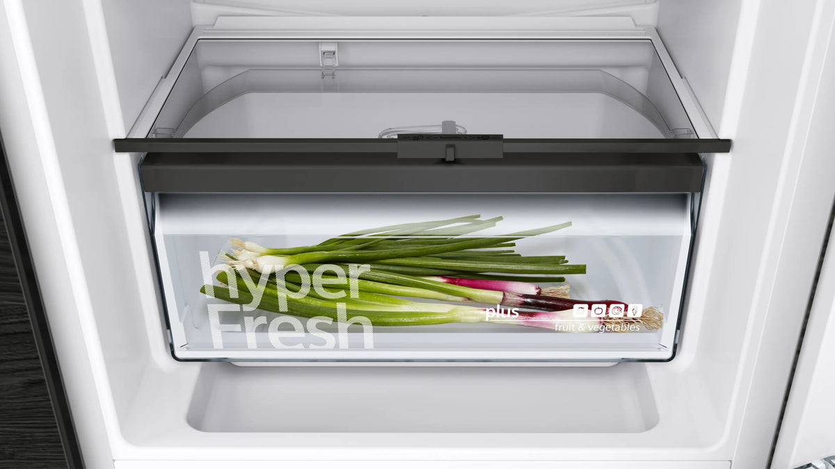 Siemens iQ500 Built-in Fridge-Freezer with Freezer at Bottom 177.2 x 55.8 cm Flat Hinge – KI86NSF30I-7